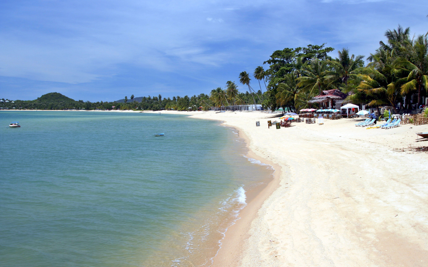 Белый песок на пляже в Пхукете, Таиланд