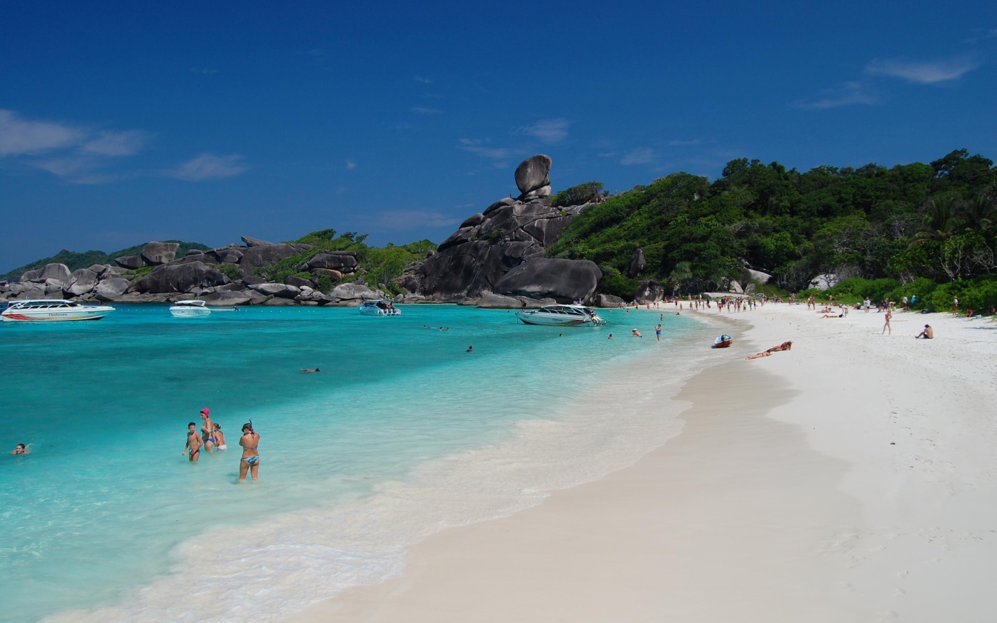 Зимний отдых на пляже на острове Тао, Таиланд