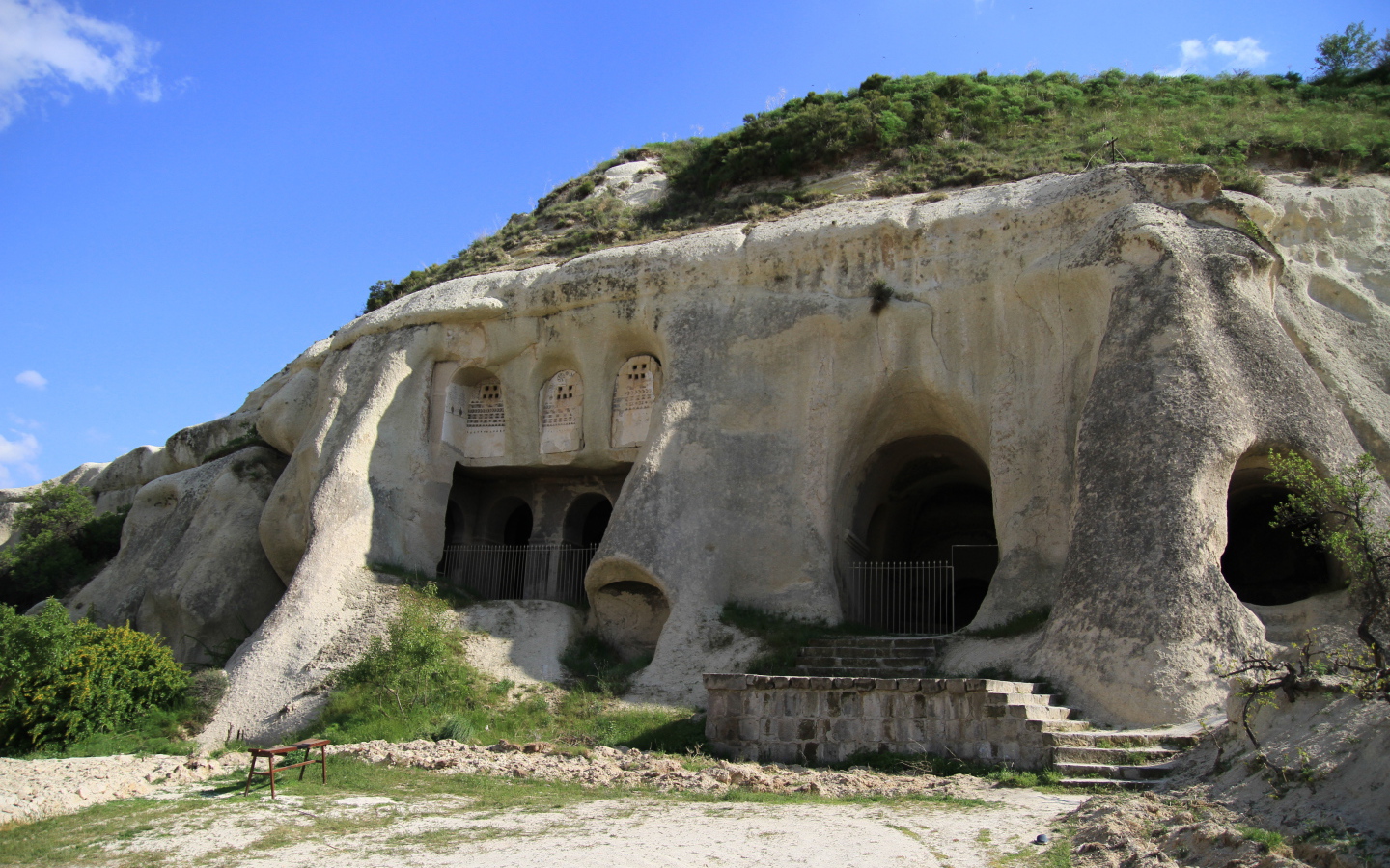 Постройки в скале в Эфесе, Турция