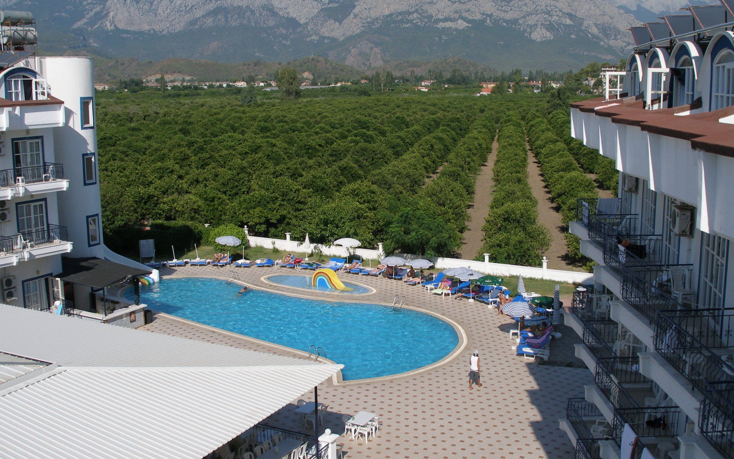 Зеленые сады в Кемере, Турция