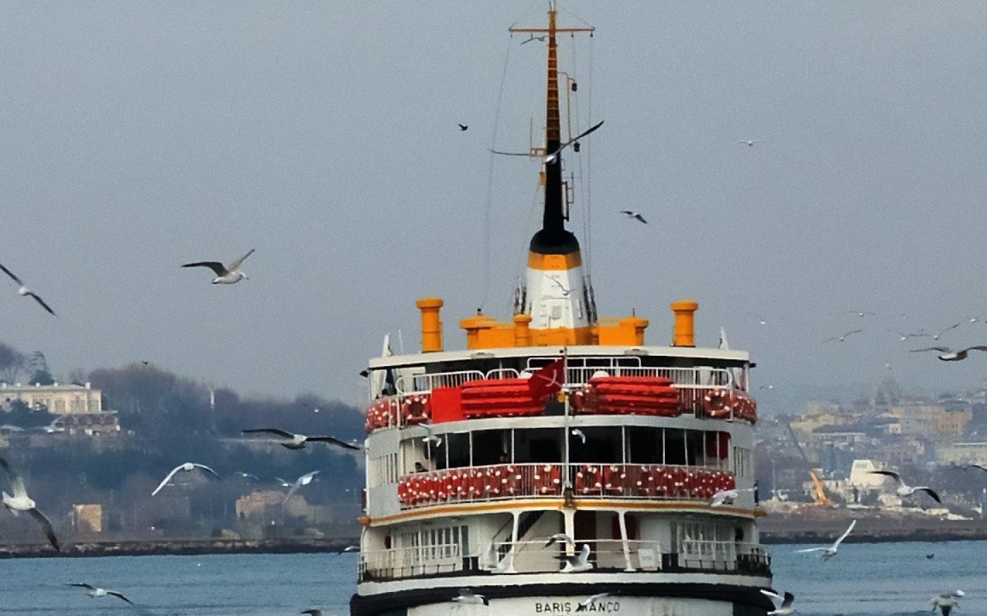 Прогулочный катер в Стамбуле