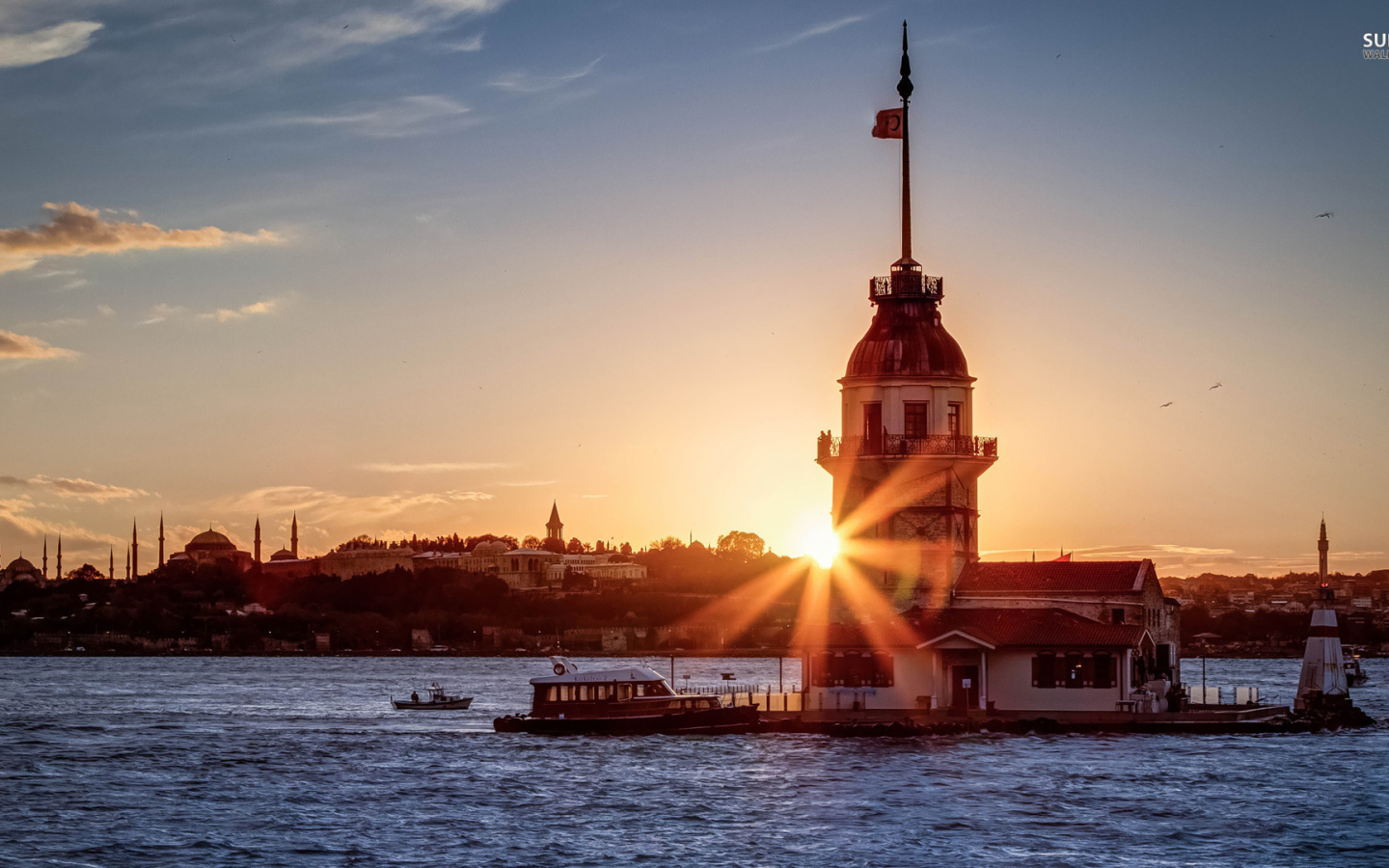 Предзакатное солнце в Стамбуле