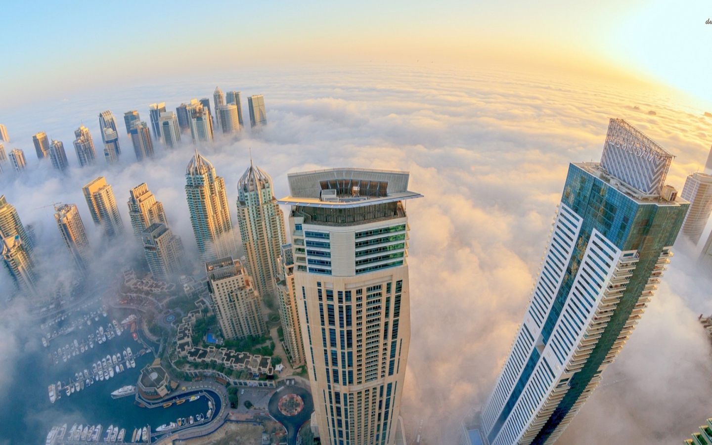 Густой туман в Дубаи