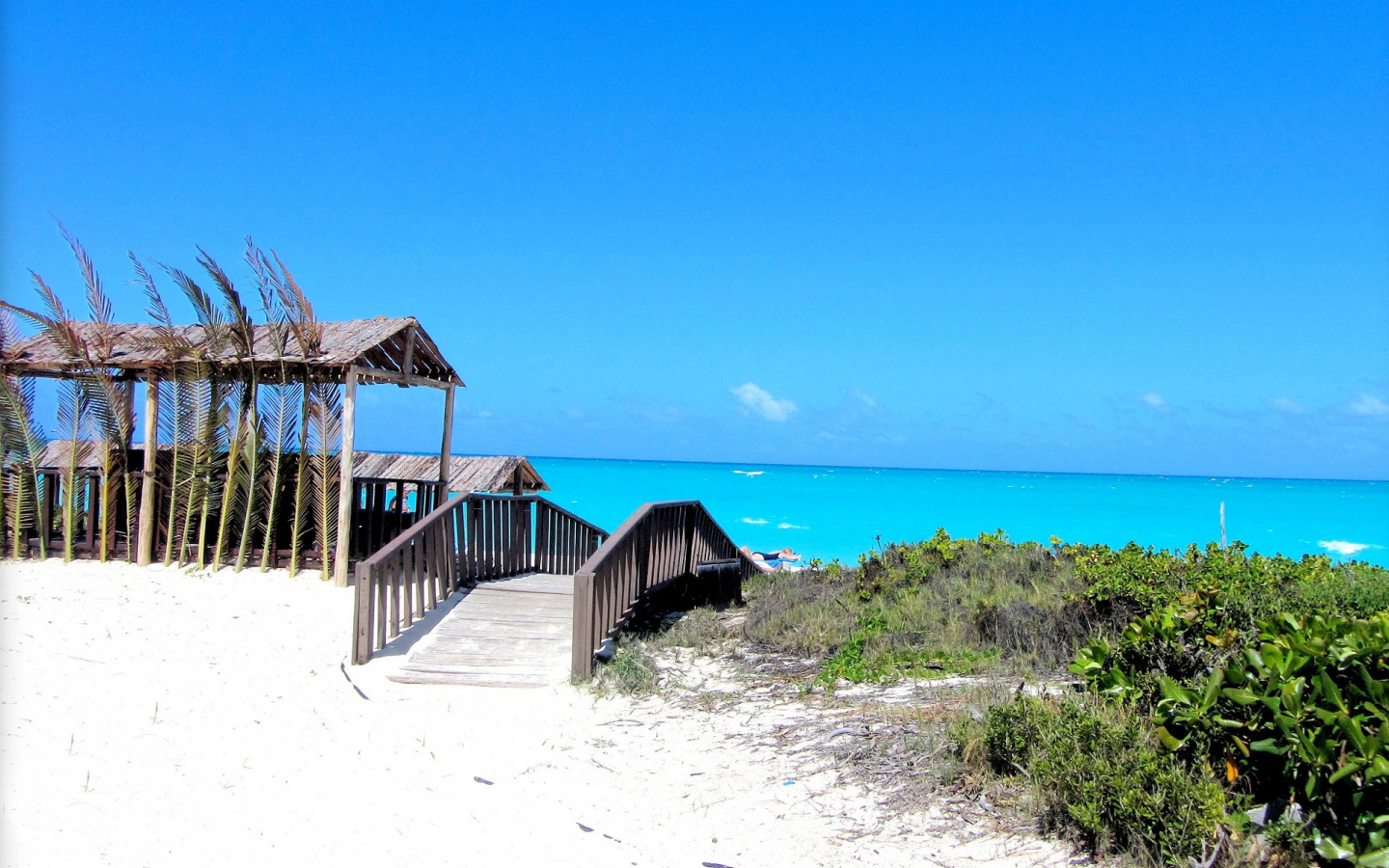 Выход на пляж на курорте Кайо Санта Мария, Куба