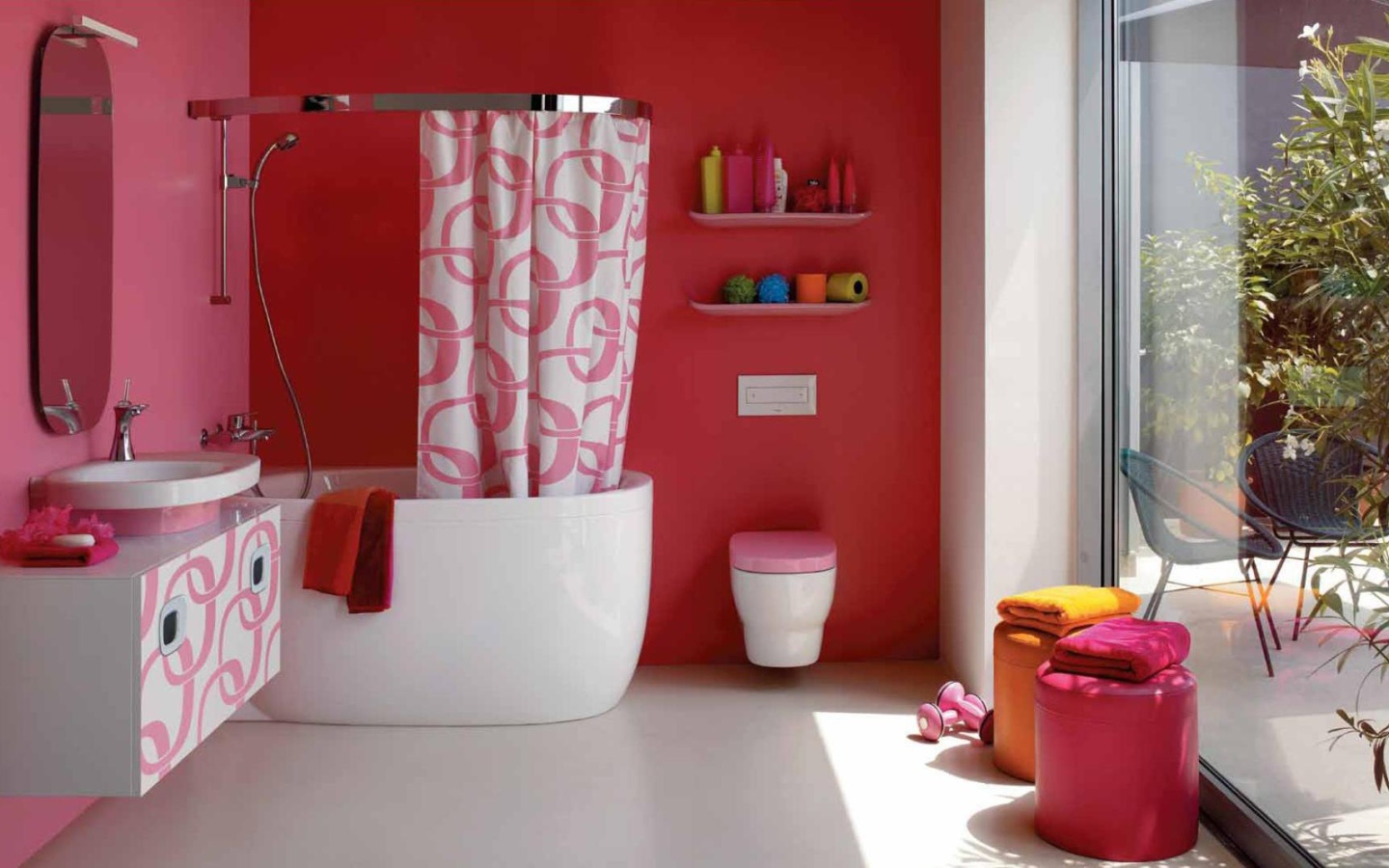 Bathroom in red tones
