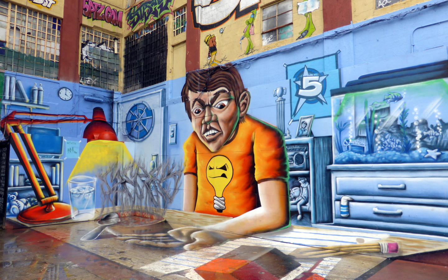 Большое креативное граффити