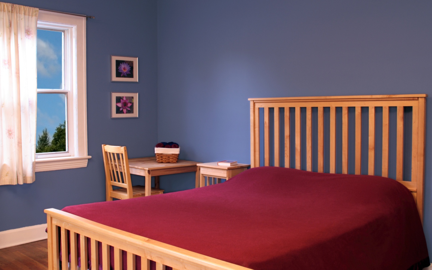 Синие стены в детской комнате