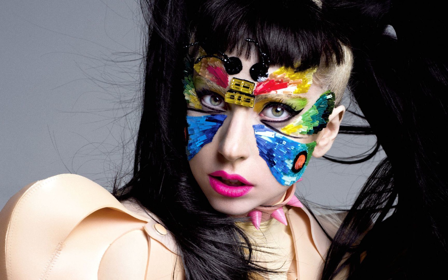 Яркий макияж Леди Гага