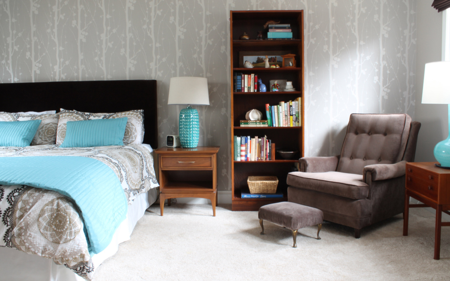 Кресло в спальне