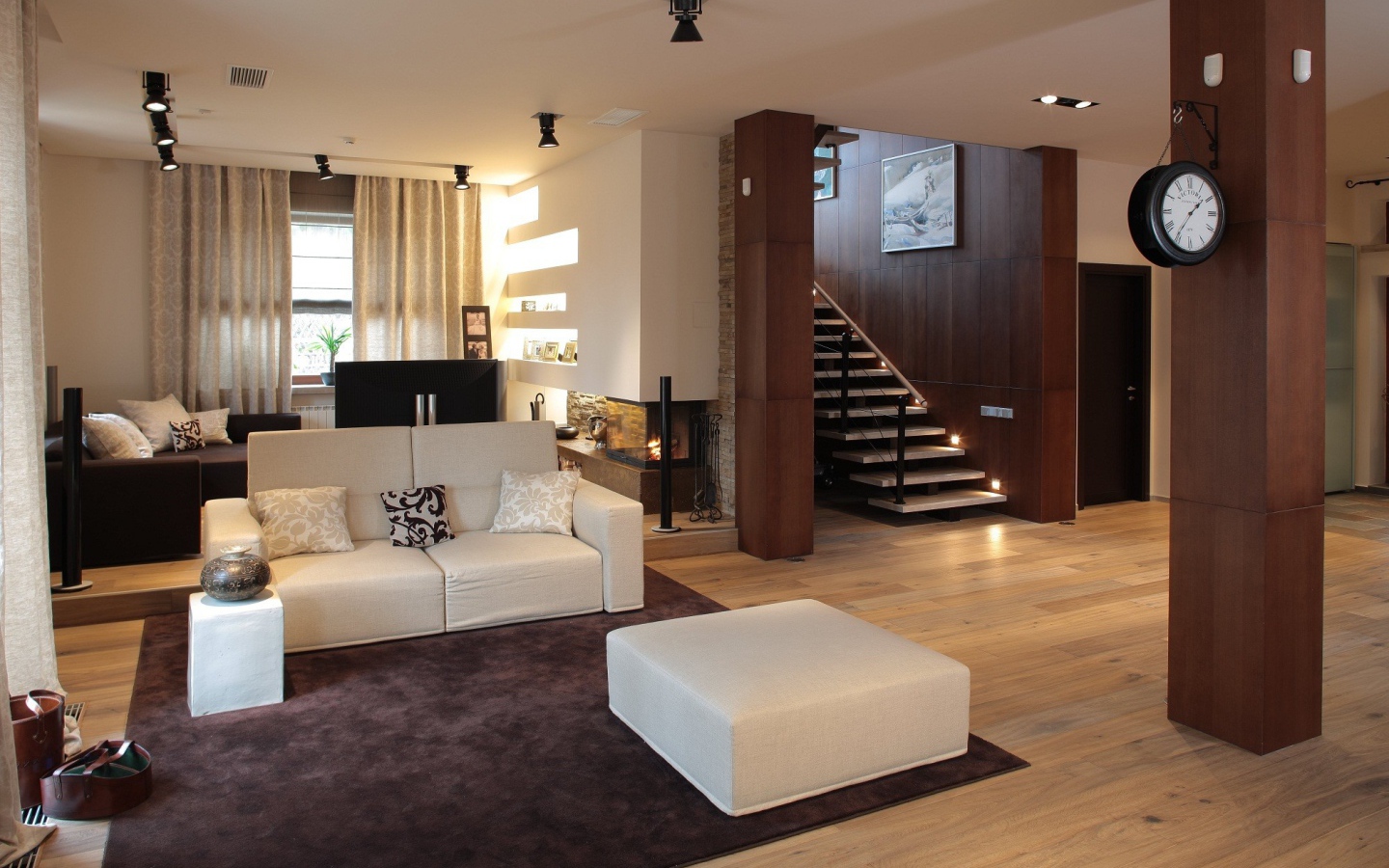 Колонны в гостиной