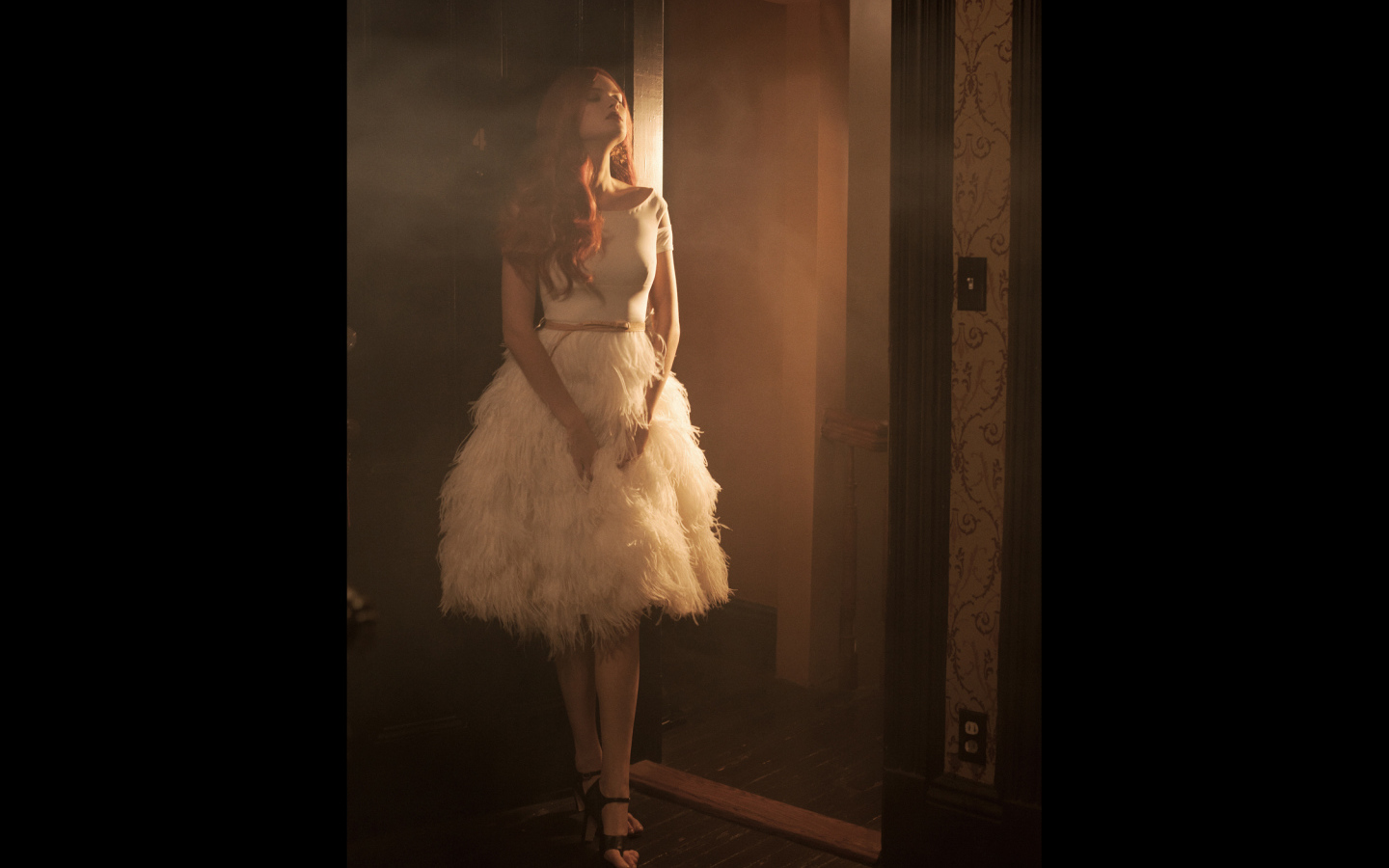 Девушка в белом красивом платье