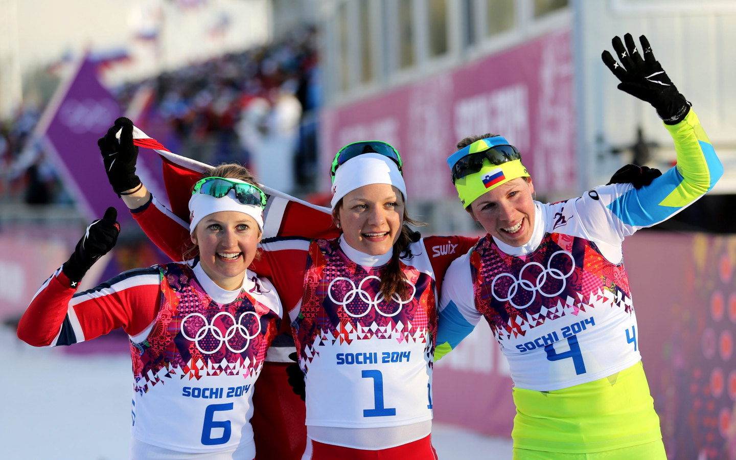 Обладательница золотой медали в дисциплине лыжные гонки Майкен Касперсен Фалла из Норвегии