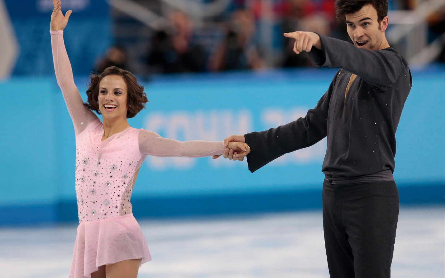 Обладатели серебряных медалей в дисциплине фигурное катание на коньках Мэган Дюамель и Эрик Редфорд из Канады