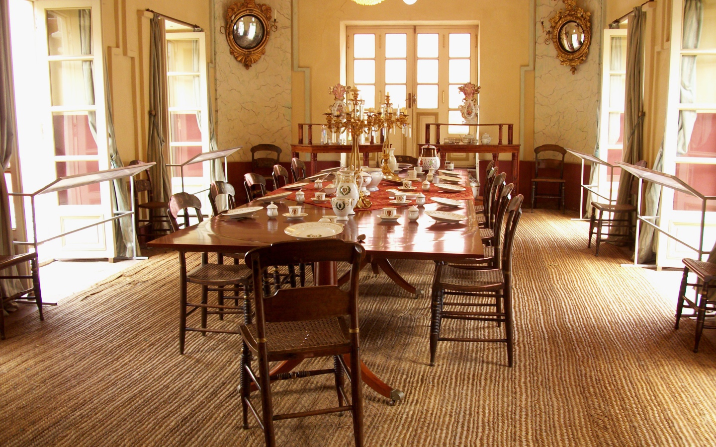 Интерьер большой столовой