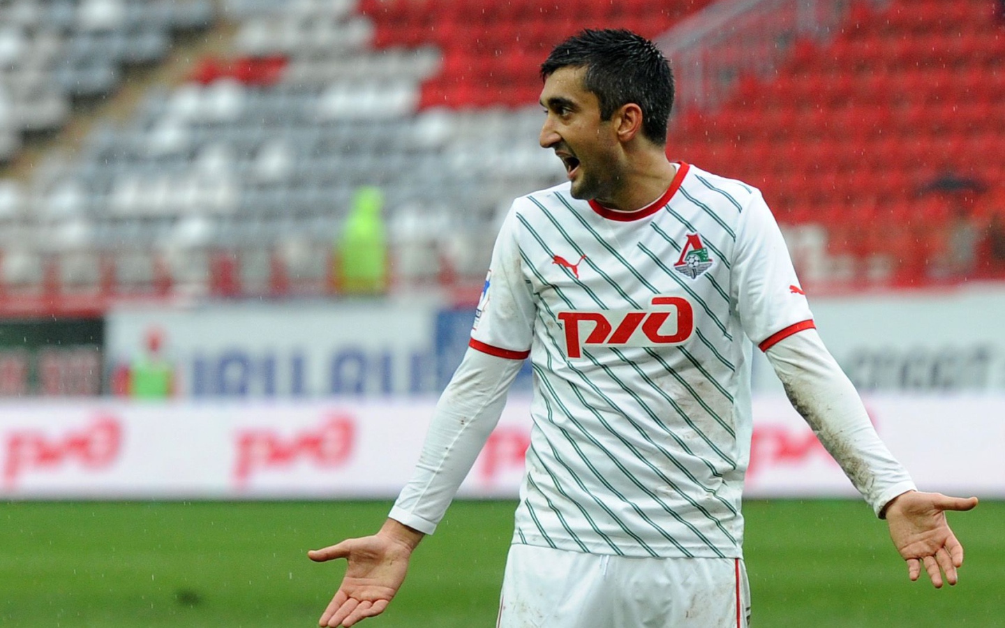 Lokomotiv midfielder Alexander Samedov