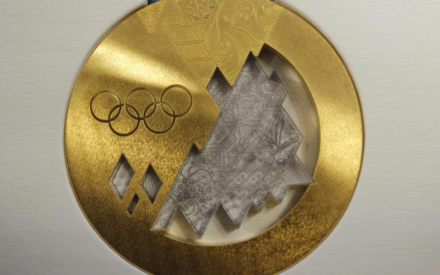 Золотая олимпийская медаль в Сочи 2014