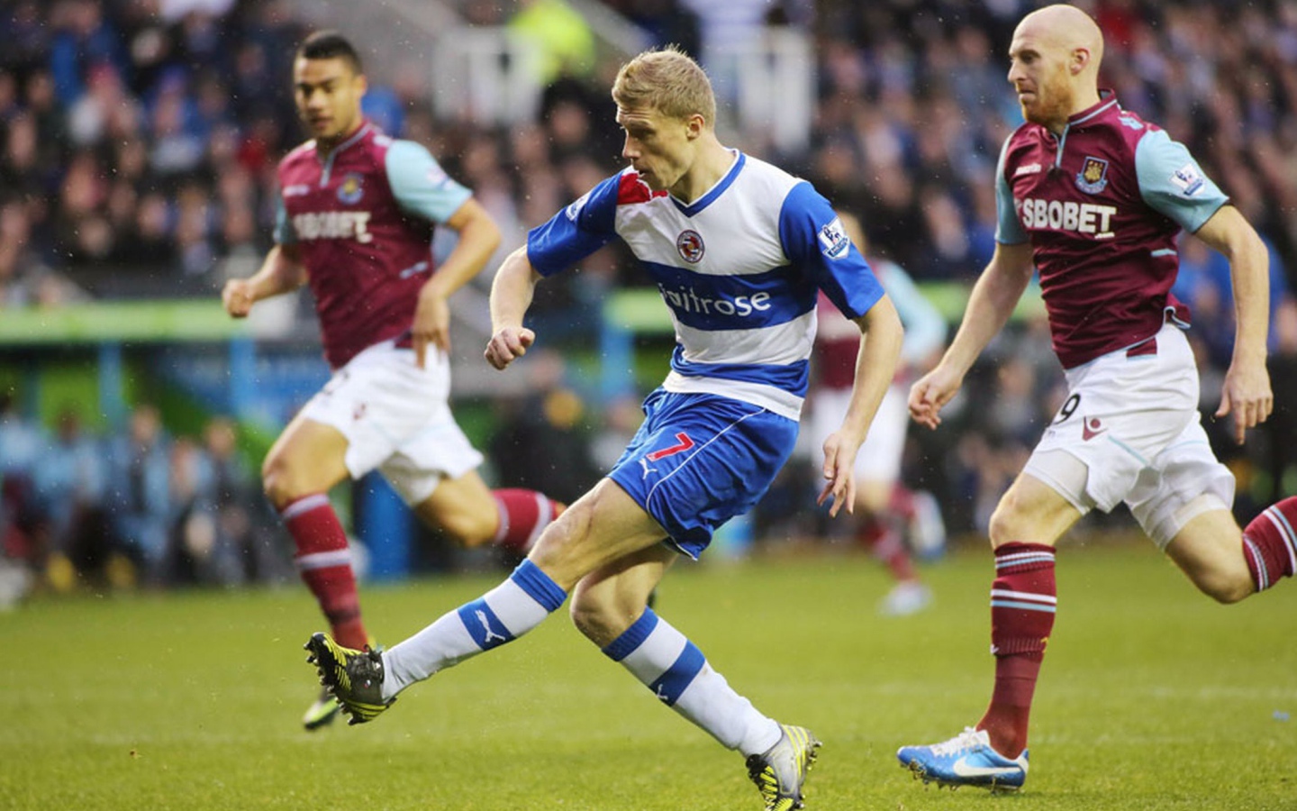 Павел Погребняк игрок сборной России с соперниками