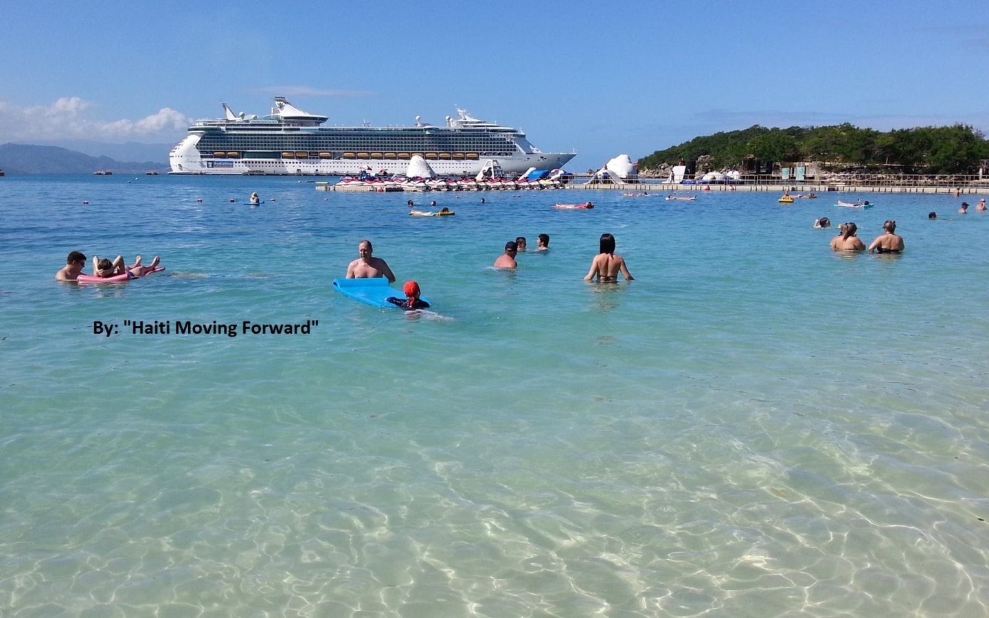 Люди веселятся в Гаити