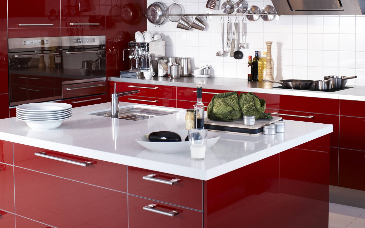 Красный цвет кухни