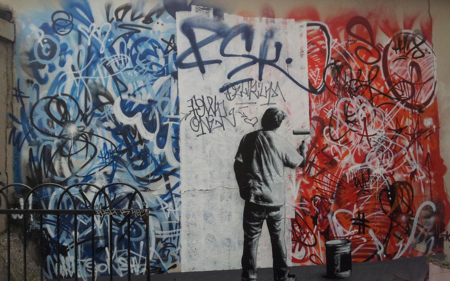 Уличный художник нарисован на стене