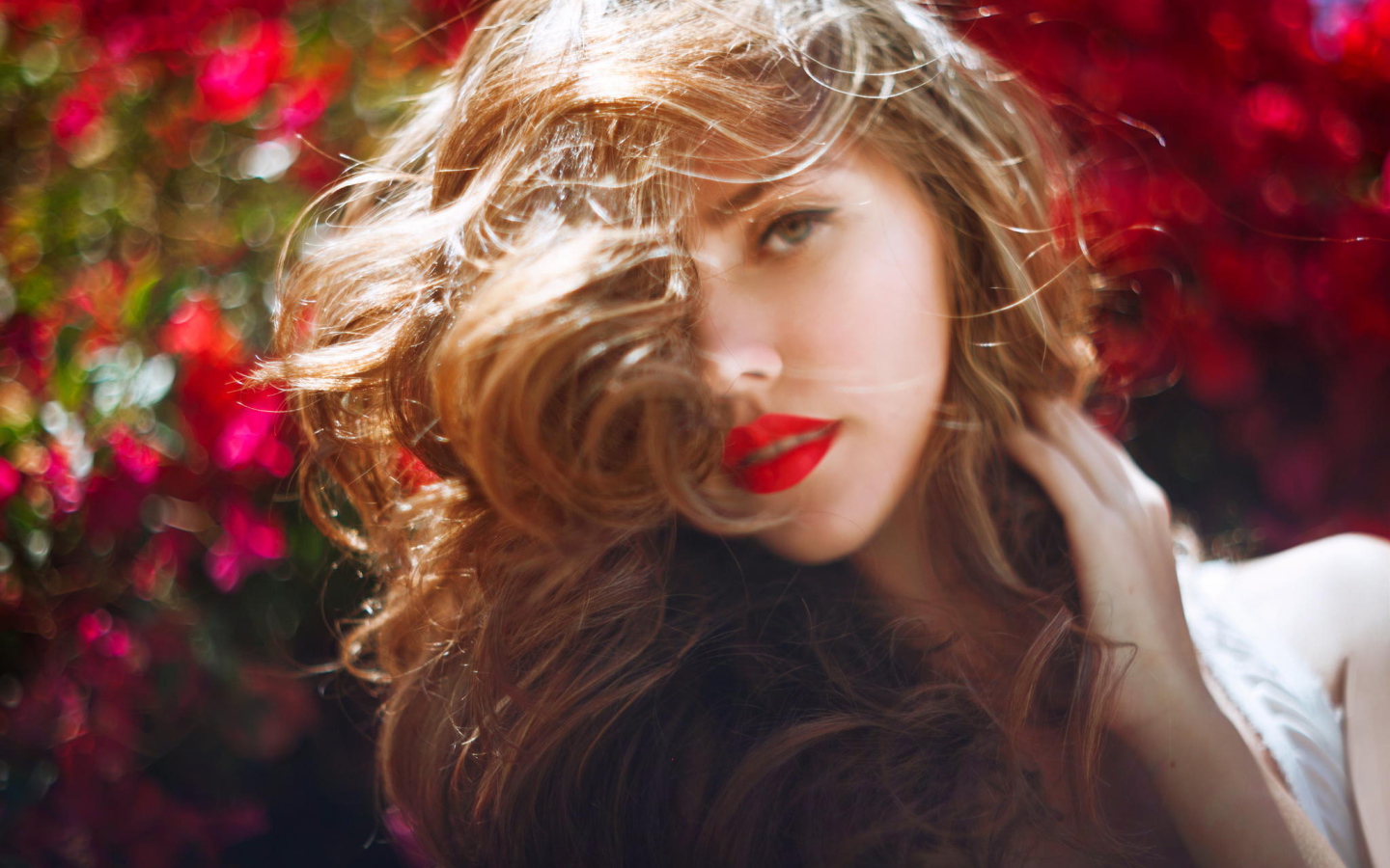 Фотография красивой девушки