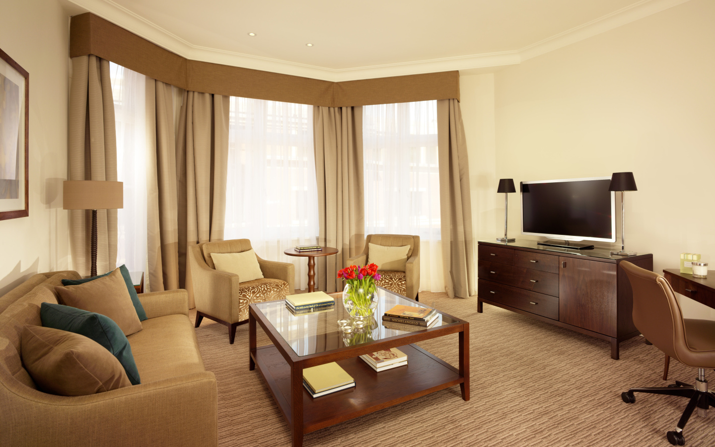 Овальная форма гостиной