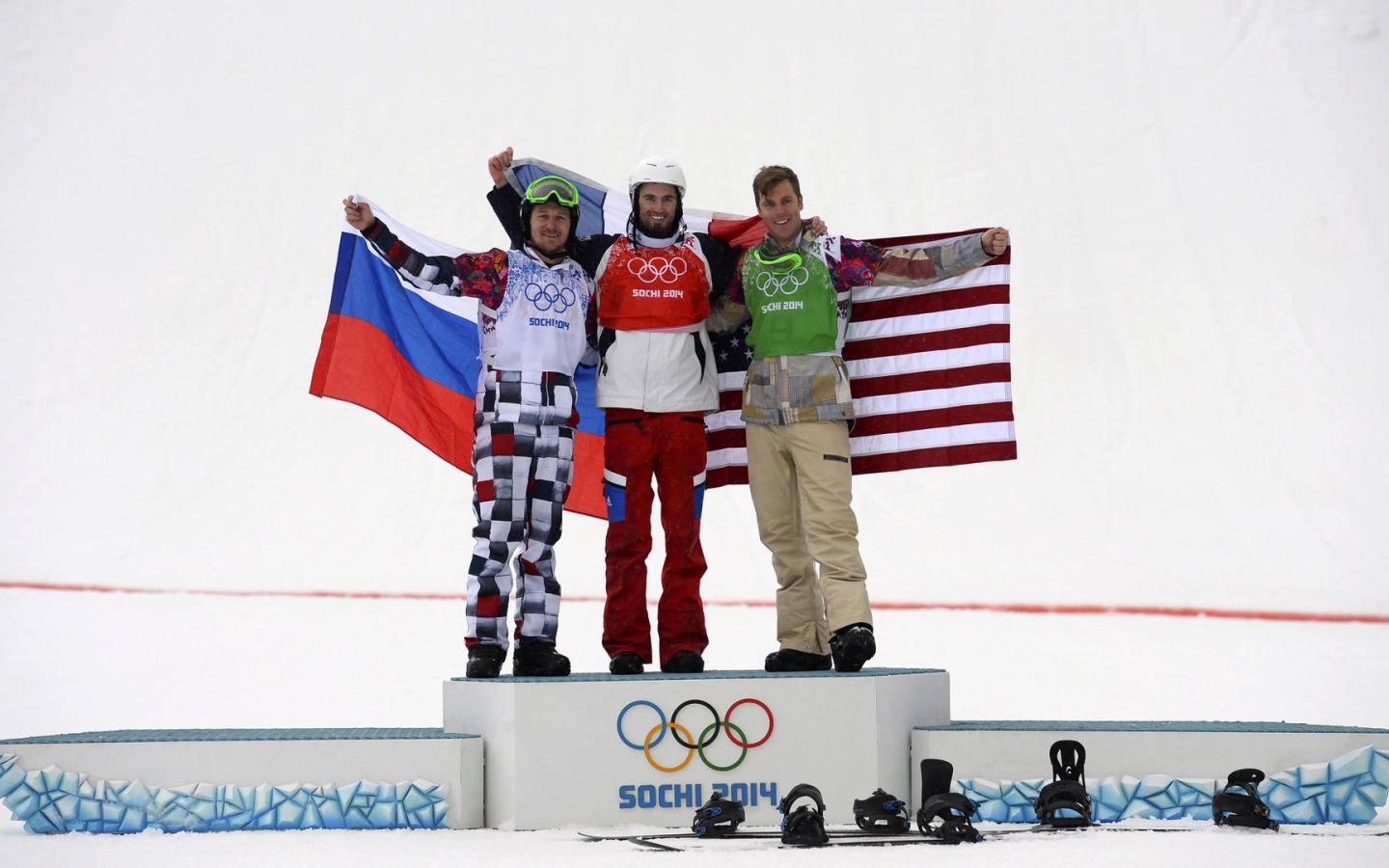 Обладатель серебряной медали в дисциплине сноуборд Николай Олюнин на олимпиаде в Сочи