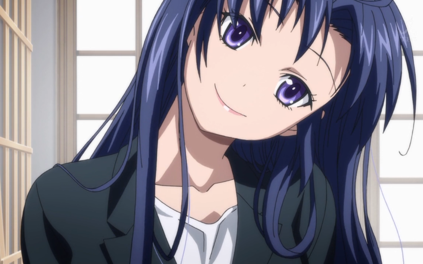 Девушка брюнетка в аниме Моя кузина - инопланетянка