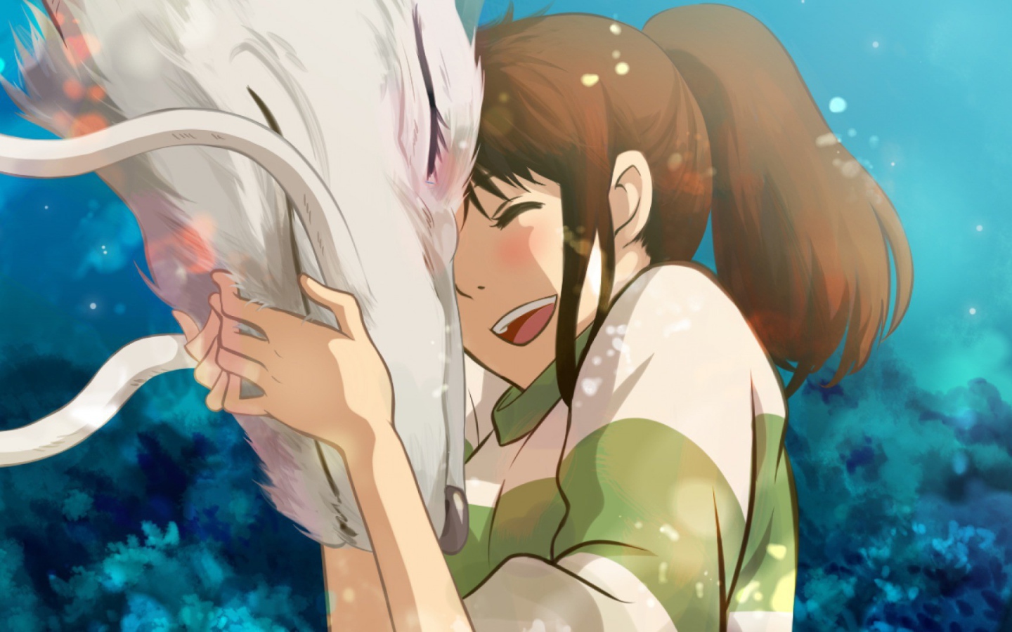 Девочка обнимает дракона в аниме Унесённые призраками