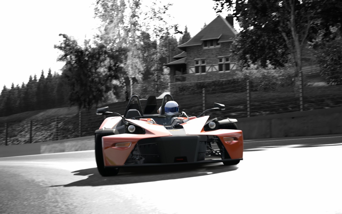 Гоночный болид на городской улице