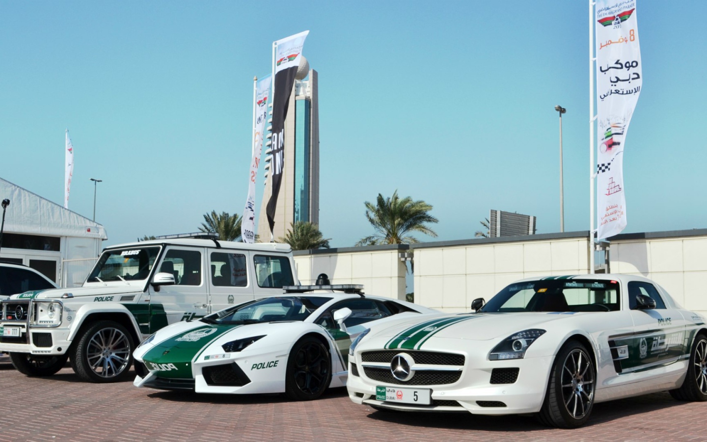 Автомобили полиции Дубая