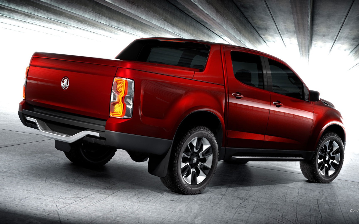 Красный пикап Holden Colorado