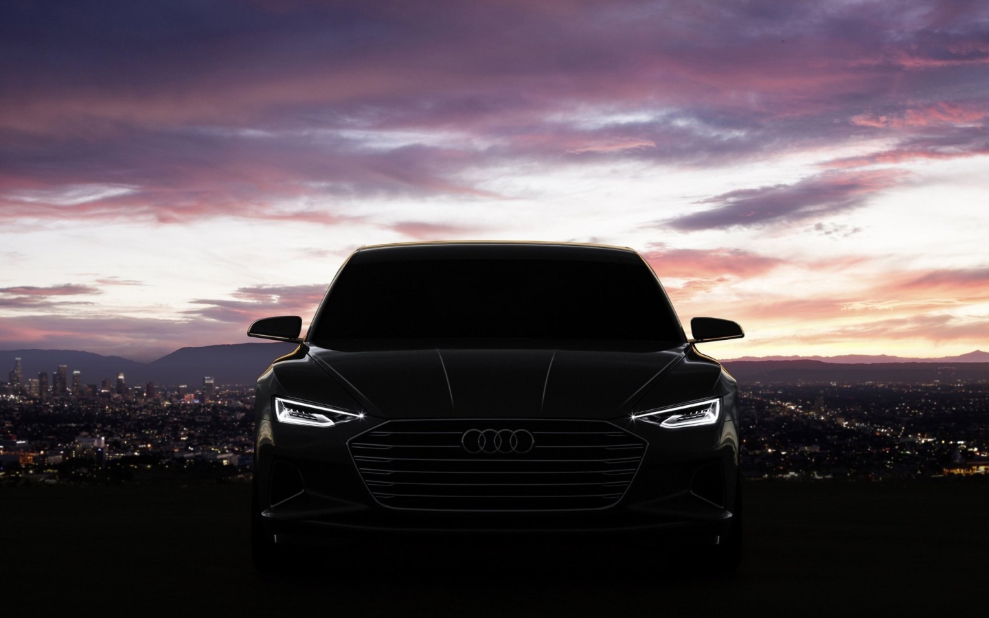 Силуэт черного Audi Prologue на фоне города