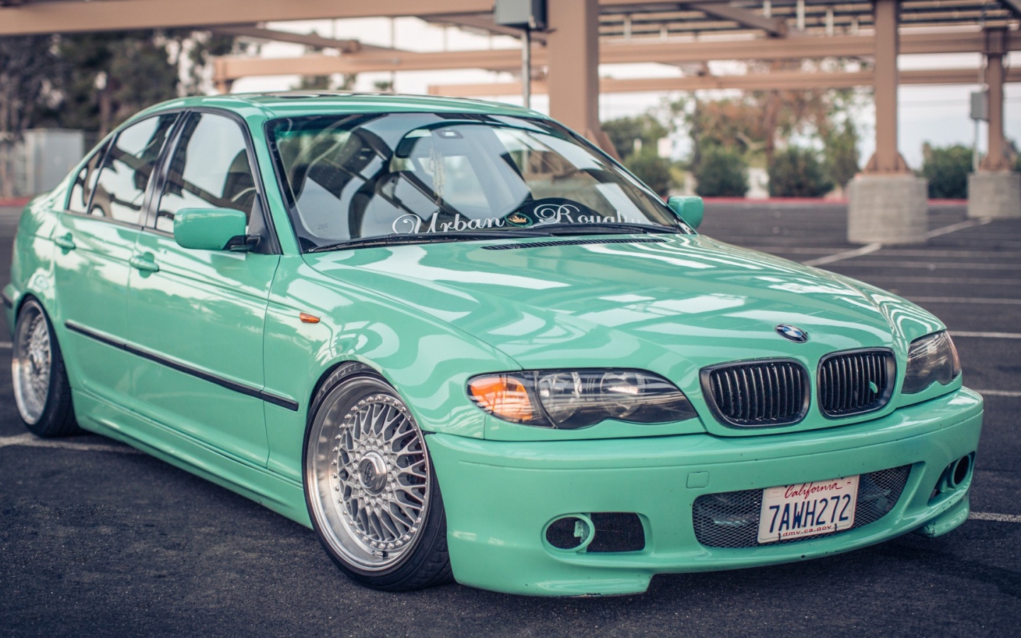 Блестящий светло зеленый БМВ E38