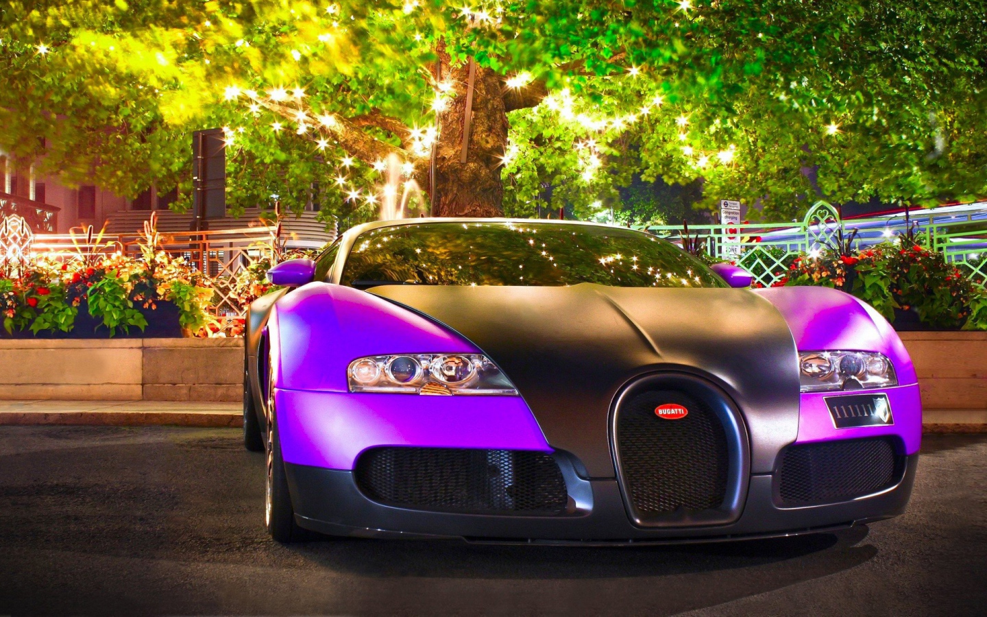Сиреневый Bugatti Veyron с черным капотом