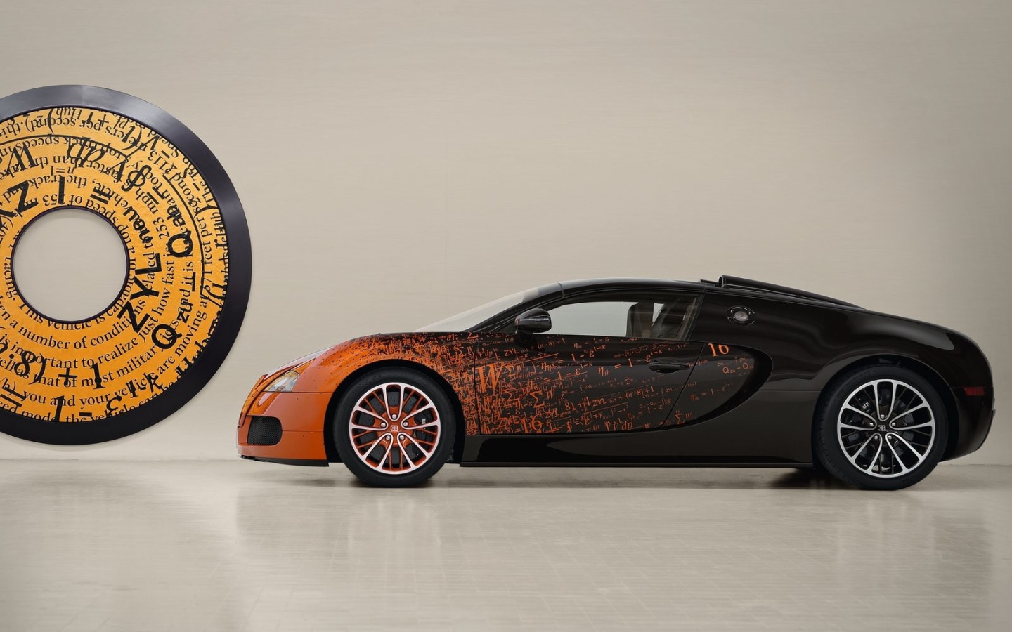 Оранжево черный Bugatti Veyron