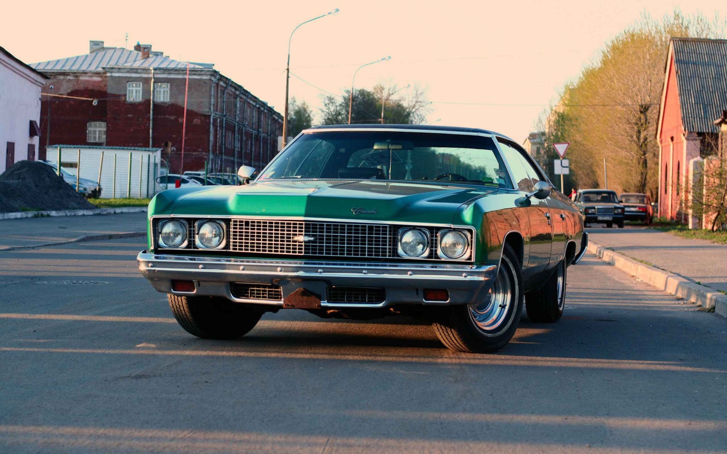 Зеленый ретро автомобиль Chevy