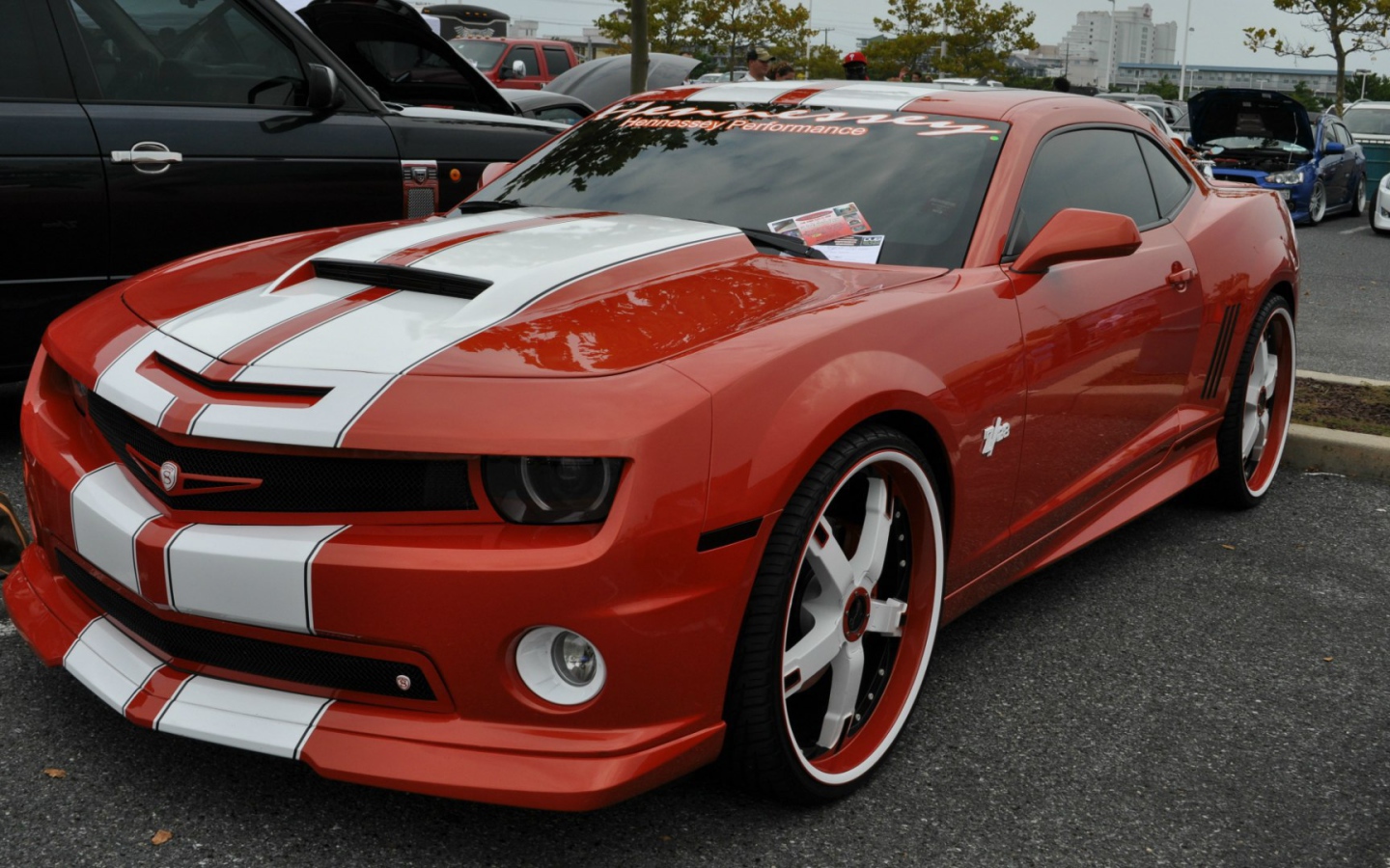 Красный Chevrolet Camaro Z28