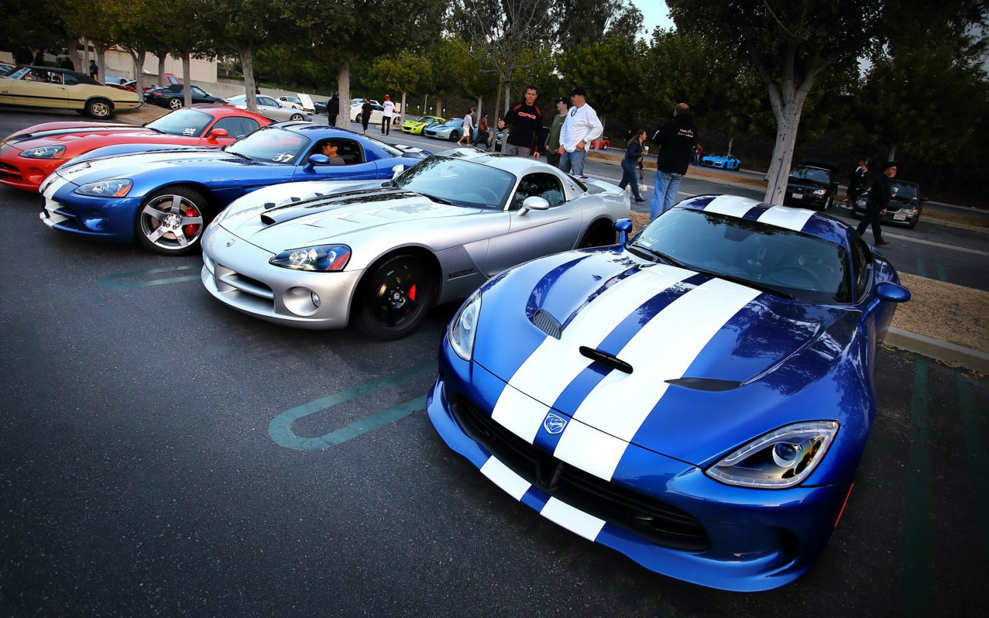 Великолепные автомобили Dodge Viper