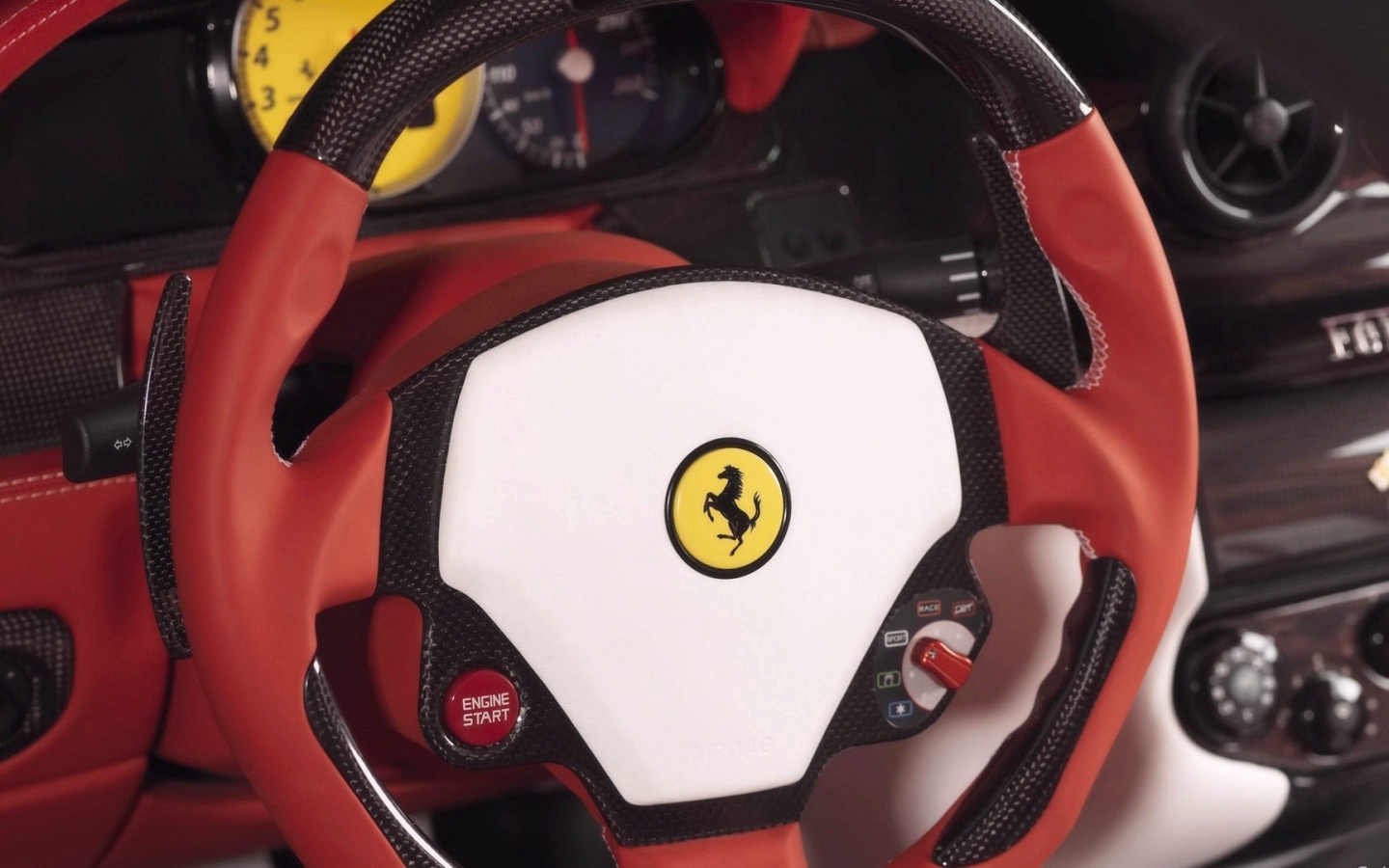 Рулевое колесо спортивного Ferrari