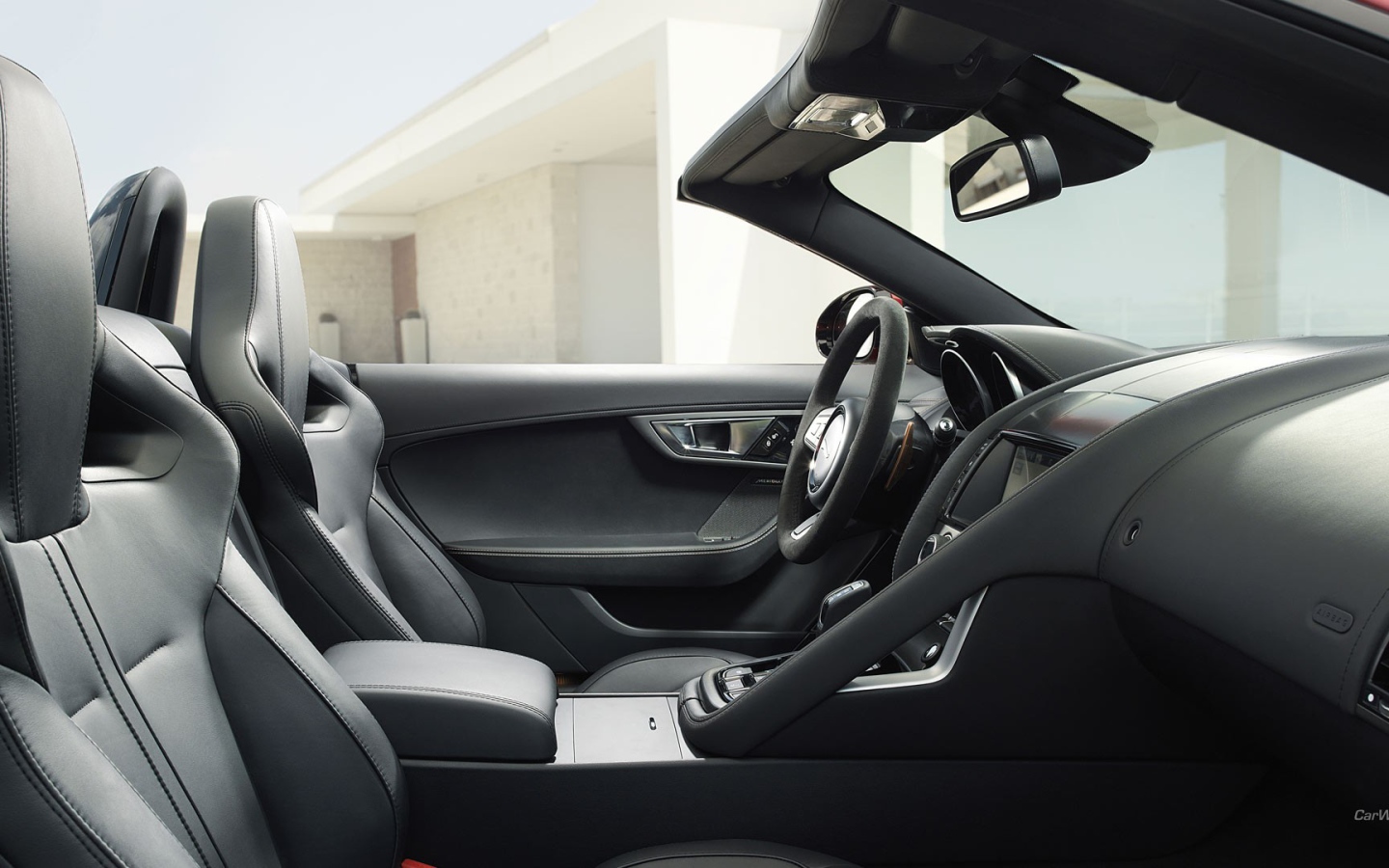 Автомобиль кабриолет Jaguar XJ