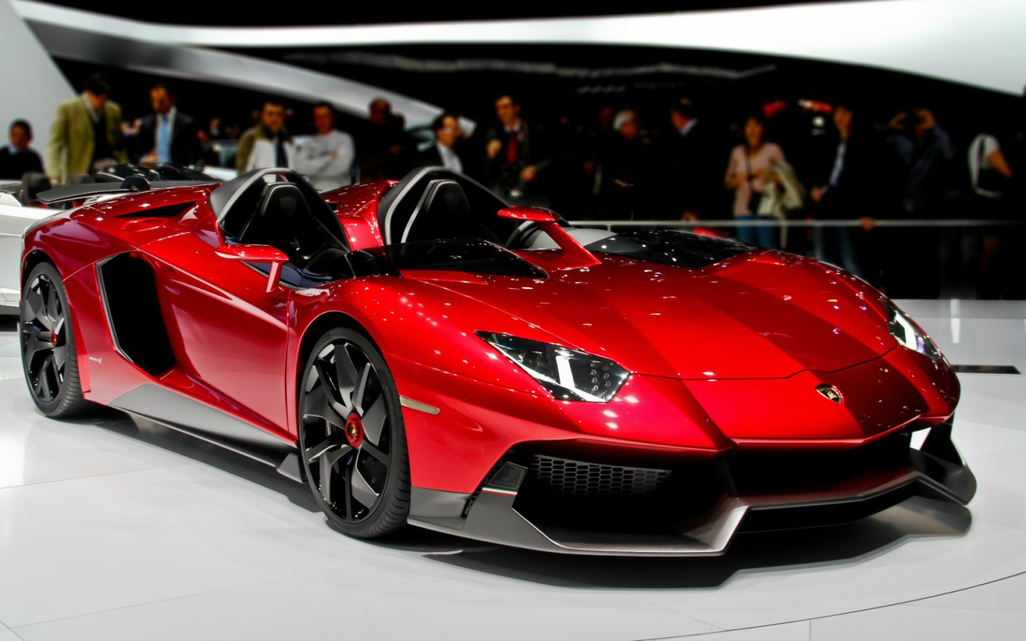 Lamborghini Aventador J на автосалоне