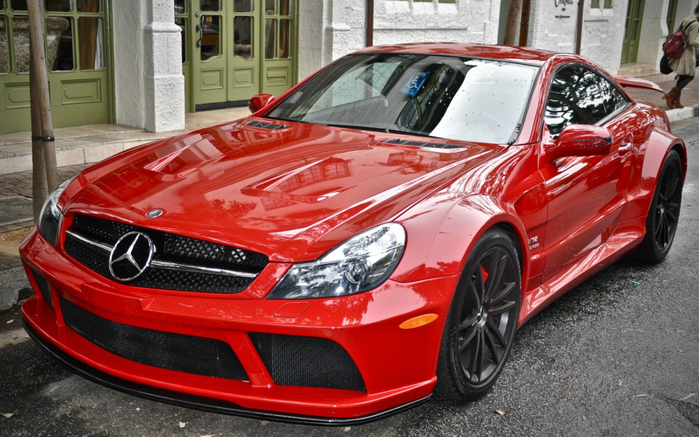Ярко красный Mercedes-Benz SL65 AMG