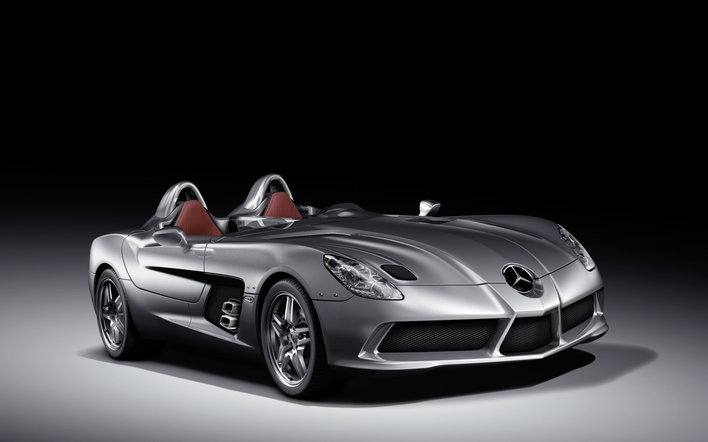 Необычный автомобиль Mercedes-Benz SLR Stirling Moss