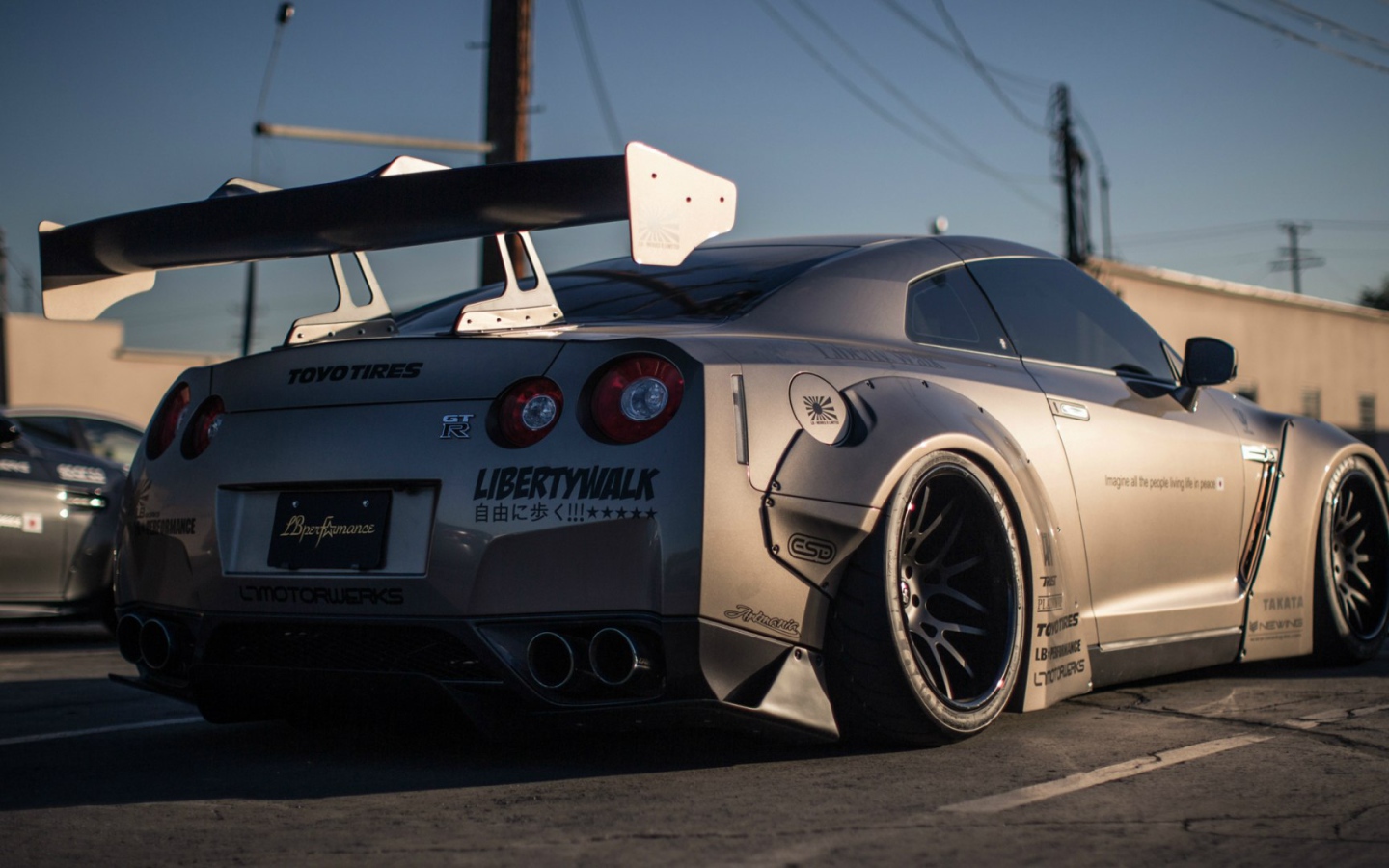 Гоночный Nissan GT-R