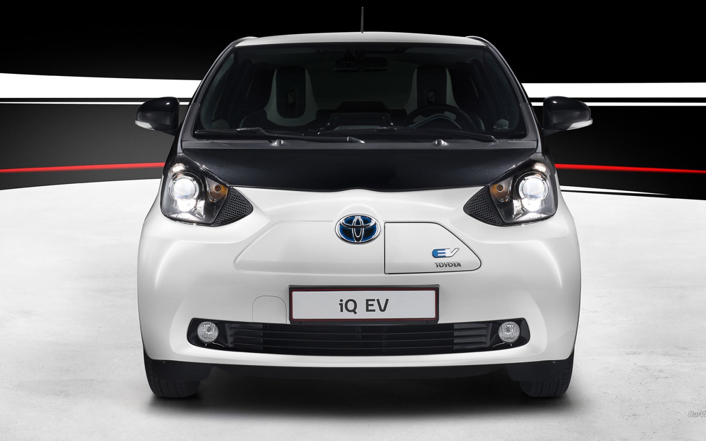 Электро автомобиль Toyota IQ