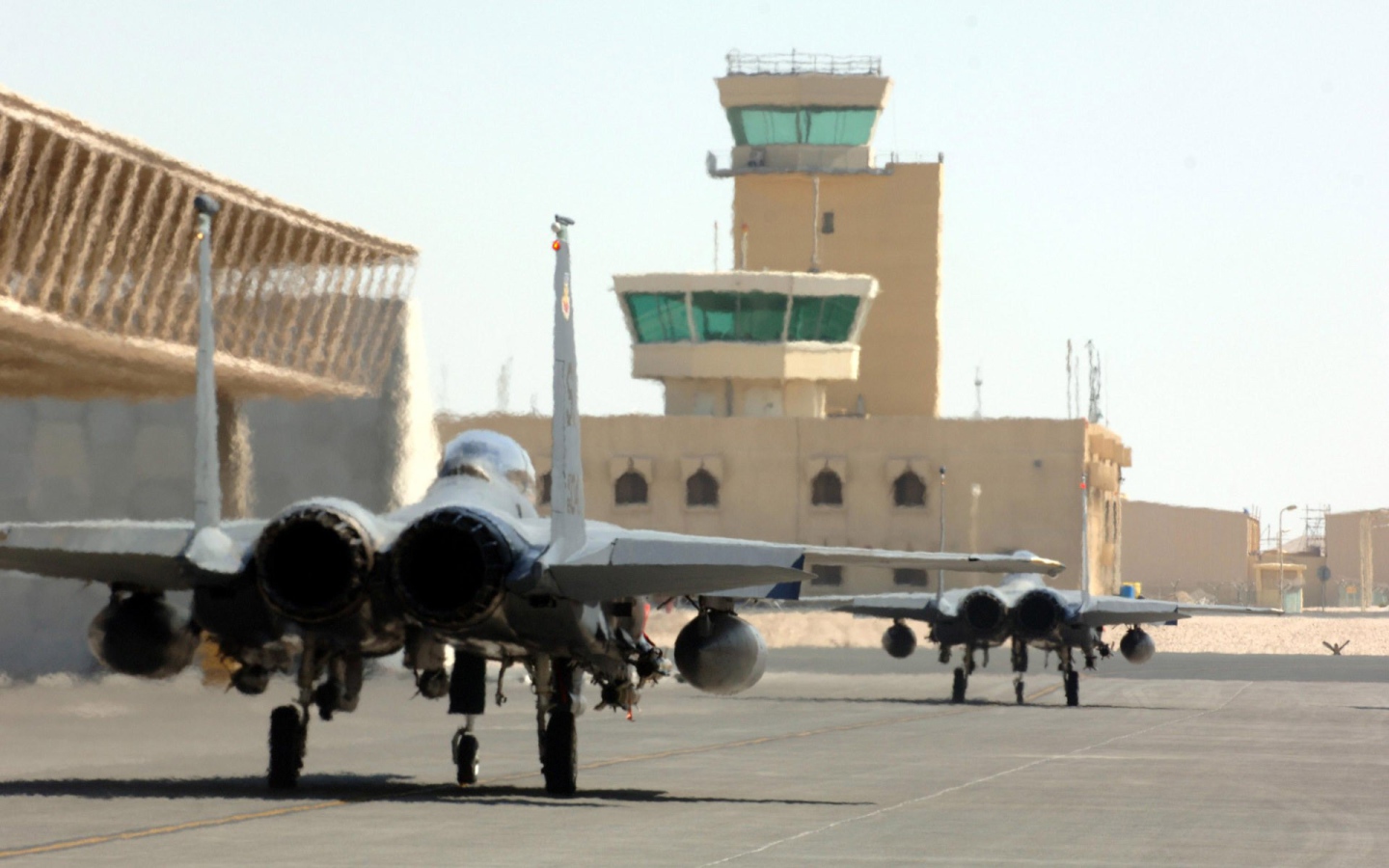 F-15 Eagle на военной базе