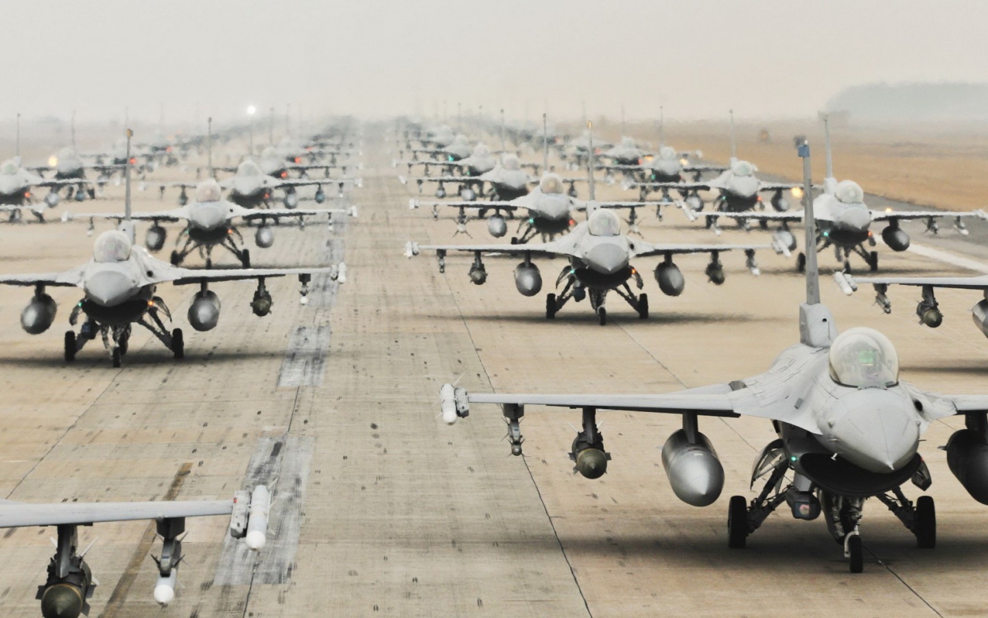 Отряды истребителей на аэродроме