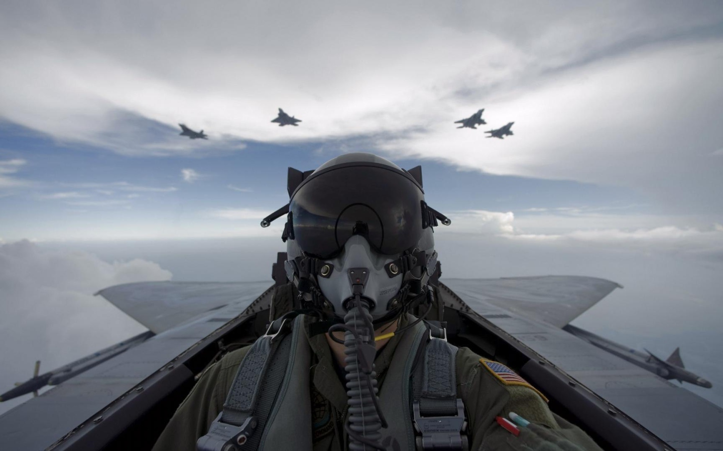 Пилот военного самолета