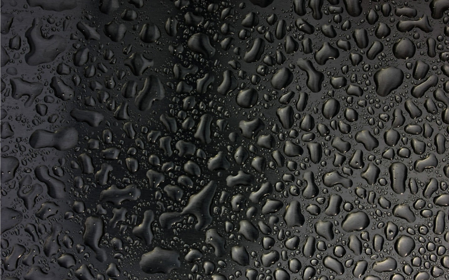 Капли конденсата, черный фон